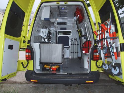 Καινούργιο ασθενοφόρο στο Ε.Κ.Α.Β. Τρικάλων, δωρεά της  Ένωσης Ελλήνων Εφοπλιστών.