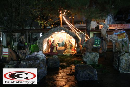 Στήθηκε η φάτνη - Αναμένεται η Καλαμπακιώτικη παραμυθούπολη