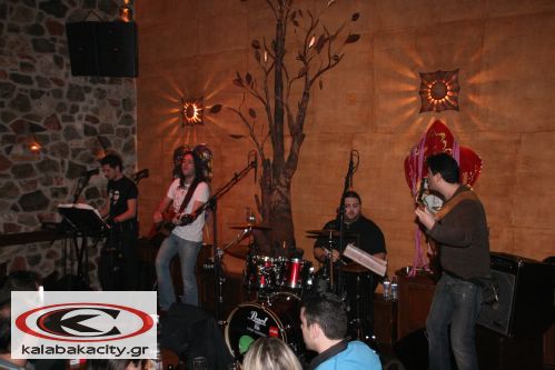 Μουσική σκηνή ΑΕΡΙΝΟ - Εμφανίστηκαν οι 3 on the road