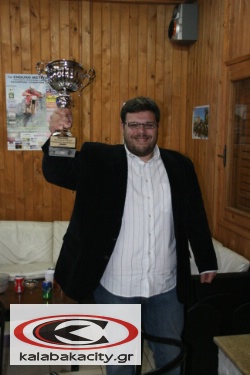 Την Τρίτη το βράδυ έγιναν στα γραφεία της Μοτοσυκλετιστικής Λέσχης Καλαμπάκας οι εκλογές για την ανάδειξη νέου Διοικητικού Συμβουλίου. Πριν την διαδικασία ακολούθησε η Γενική Συνέλευση όπου συζητήθηκαν θέματα της Λέσχης. Για το Διοικητικό Συμβούλιο εκλεχθηκαν οι παρακάτω:      * Γκατζής Ευάγγελος - 41 ψήφοι     * Μπαούτης Σπύρος - 42 ψήφοι     * Πούλιος Σωτήρης - 34 ψήφοι     * Ράπτης Χριστόφορος - 30 ψήφοι     * Τασίκας Γιώργος - 42 ψήφοι     * Τασίκας Κώστας - 28 ψήφοι     * Τσικέλης Χρήστος - 38 ψήφοι  Δεν εκλεχθηκε ο Τζιώρας Κώστας ο οποίος πήρε 15 ψήφους.  Στην εξελεκτική επιτροπή εκλέχτηκαν και οι τρεις υποψηφιότητες. Έλαβαν:      * Μπατζίμας Απόστολος 37 ψήφοι     * Νταμπαλής Βασίλης 37 ψήφοι     * Τσιάτσιος Νεκτάριος 36 ψήφοι  Στην εκλογική διαδικασία ψήφισαν 47 μέλη και βρέθηκαν 46 έγκυρα και 1 άκυρο