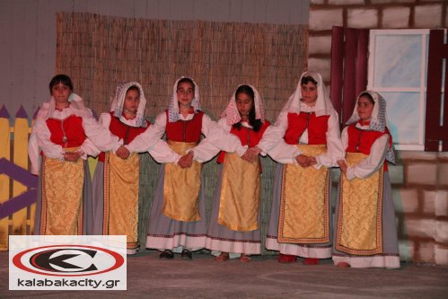 Καλοκαιρινη εκδήλωση από τη Σχολή Παραδοσιακών Χορών