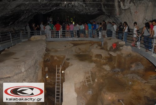 Αυγουστιάτικη πανσέληνος στο Σπήλαιο της Θεόπετρας