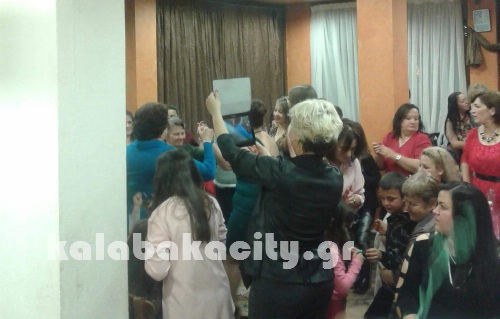 gynaikes xrysomhlia received 1037666099628175