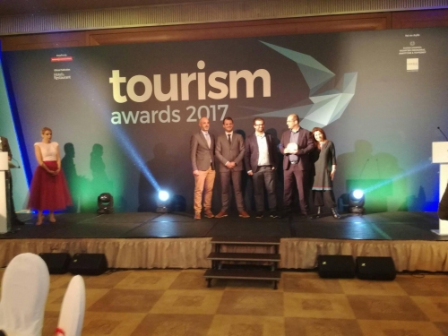 17388890 639810669537579 4692524925680759129 o